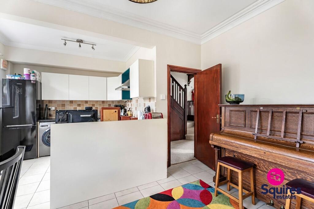 Main image of property: Squires Lane, London, N3