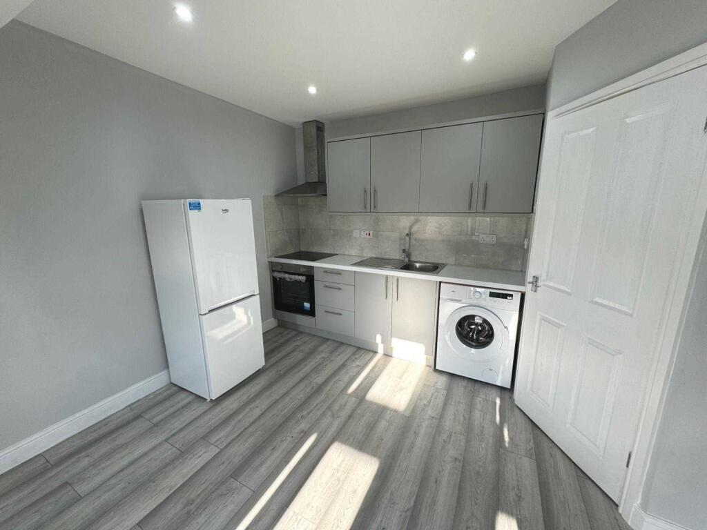 Main image of property: Tilehurst Road, Reading
