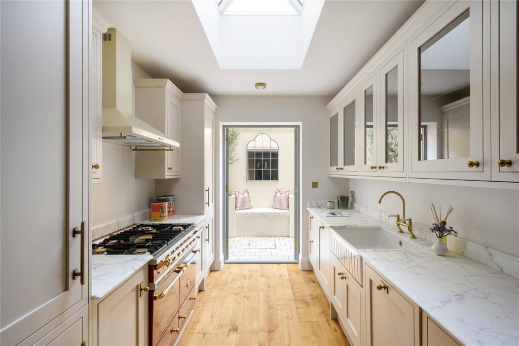 Main image of property: Powis Square, London, W11