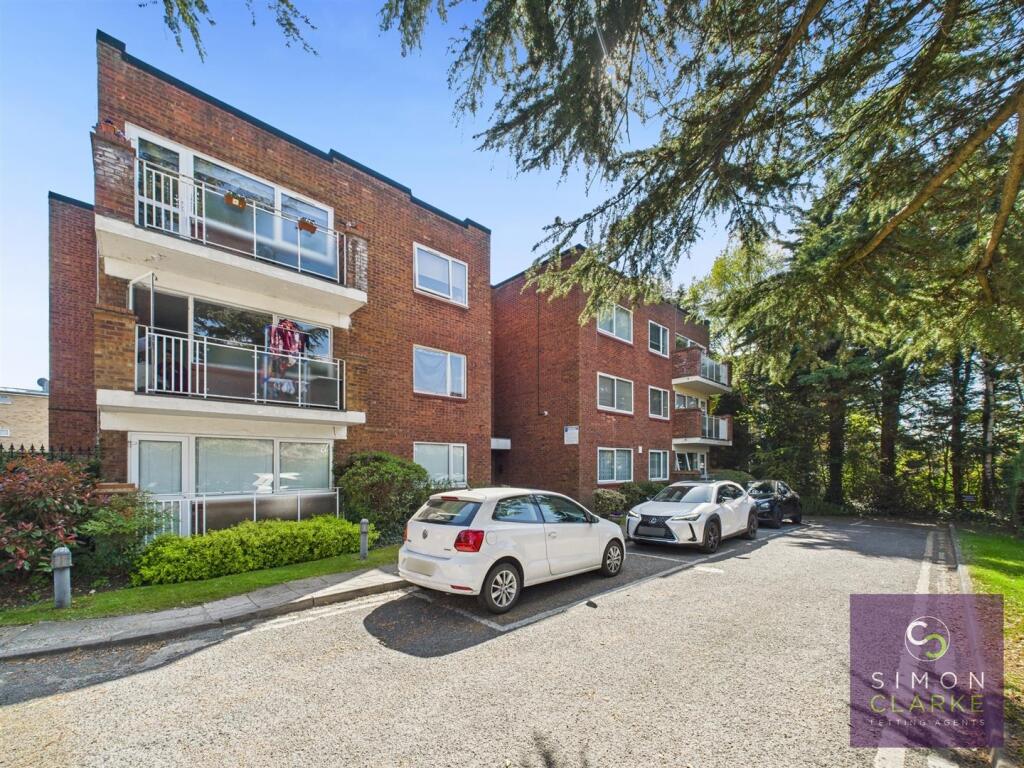 Main image of property: Hendon Lane, Finchley, N3