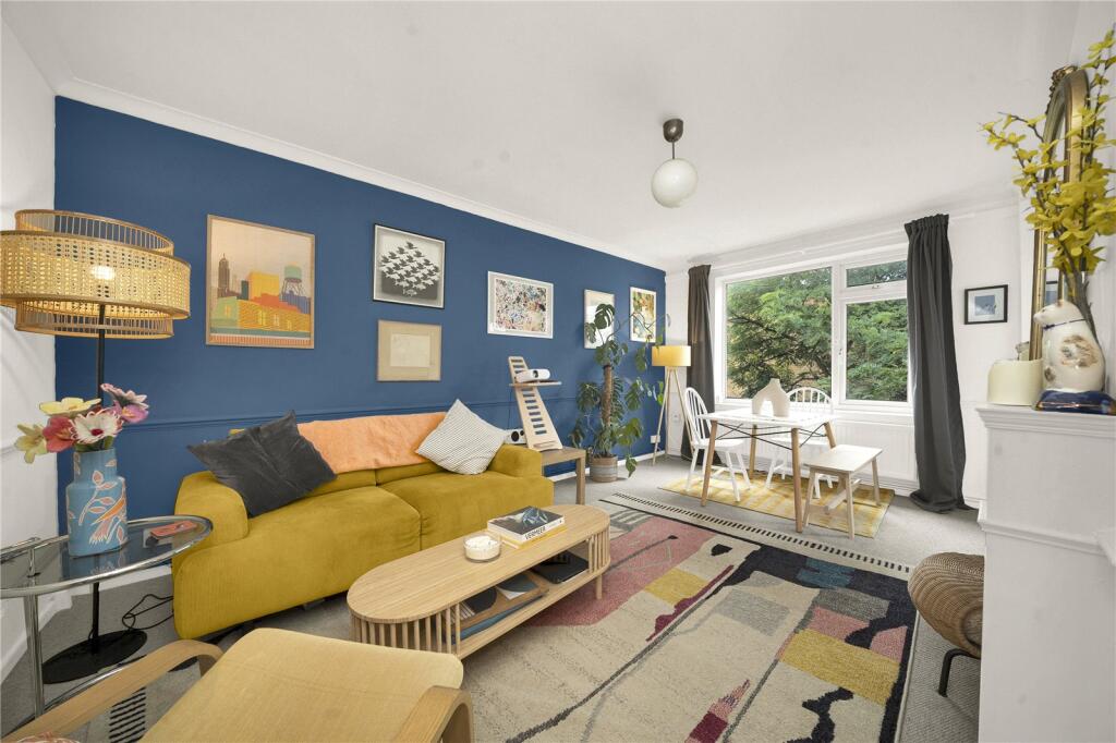 Main image of property: Dora Street, E14