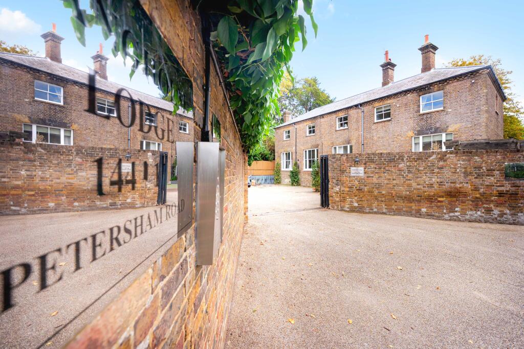 Main image of property: Langholm Lodge, Petersham Road, Richmond, Richmond Upon Thames