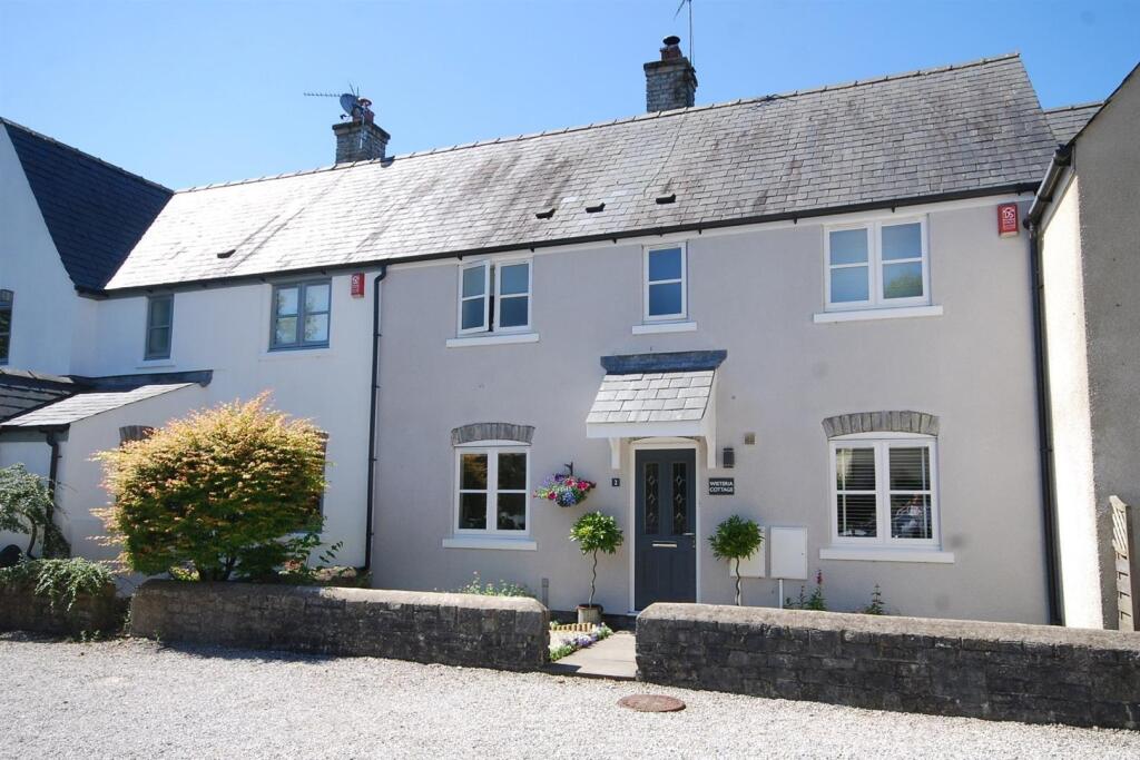 Main image of property: 2 Castle Mews, Llanblethian, Cowbridge, Vale of Glamorgan, CF71 7FA