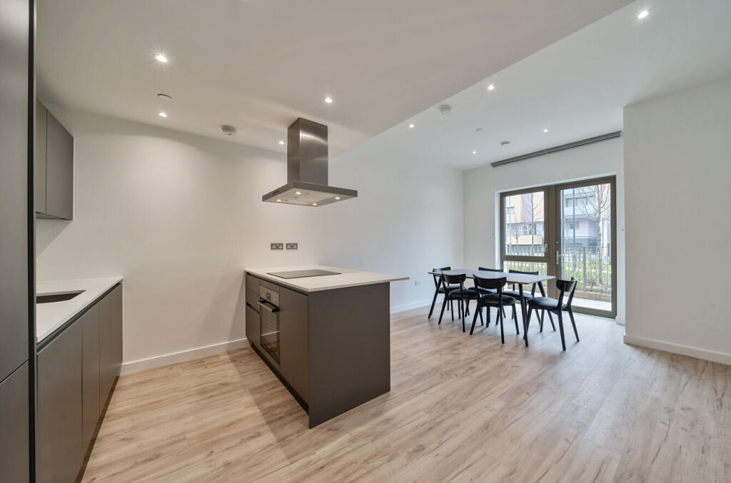 Main image of property: 3 Bed Duplex, Anchors Point, Beckton, E16