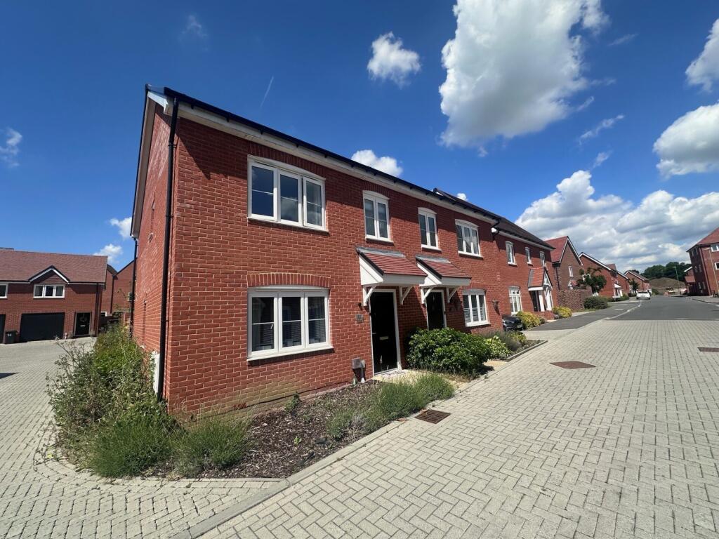 Main image of property: Gatekeeper Hill, Curbridge, Southampton, SO30 2BL