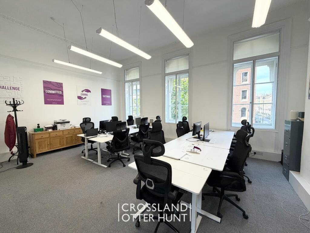 Main image of property: 106 Baker Street, London, W1U 6TW