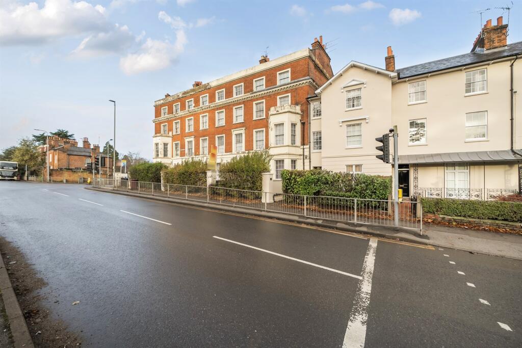 Main image of property: Castle Hill, Reading, RG1