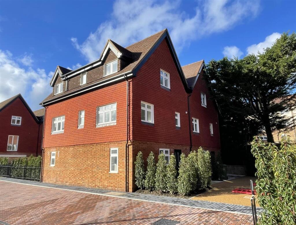 Main image of property: Kingswood Mews, Waterhouse Lane, Kingswood