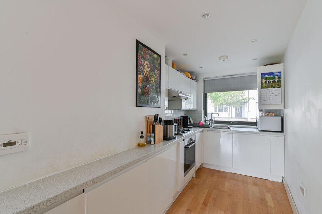 Main image of property: Colwood Gardens, Colliers Wood, London, SW19