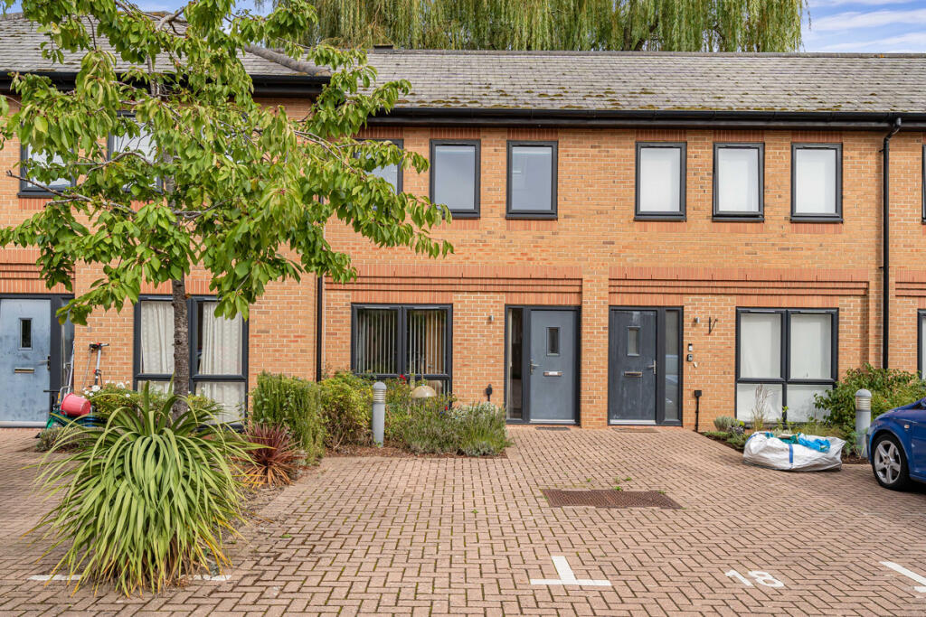 Main image of property: Lakesmere Close, Kidlington, OX5