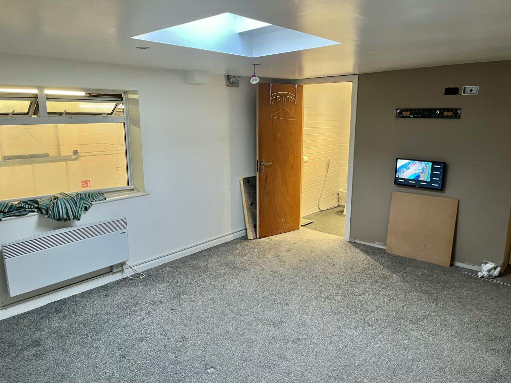 2A Tomo Office 2.jpg