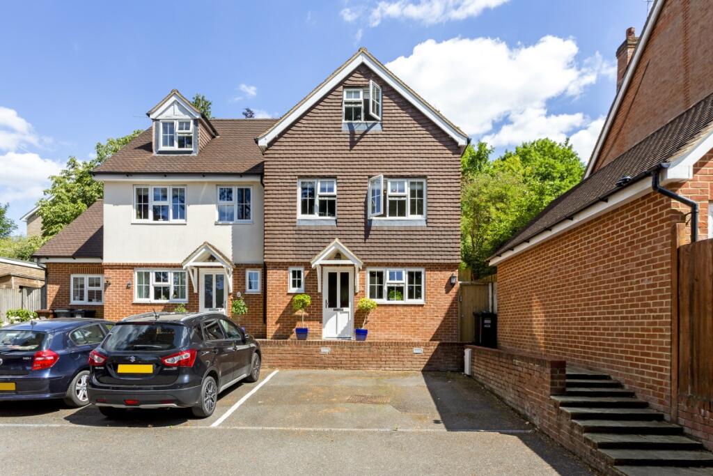 Main image of property: Windrushes Caterham CR3