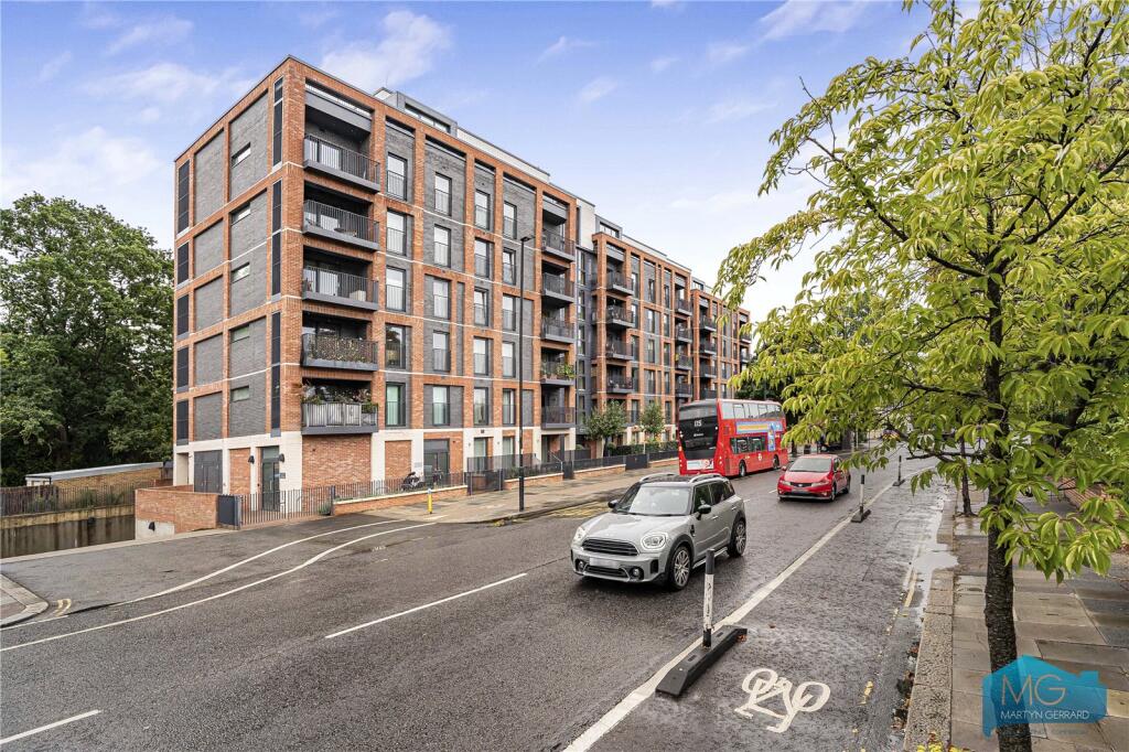 Main image of property: Green Lanes, London, N21