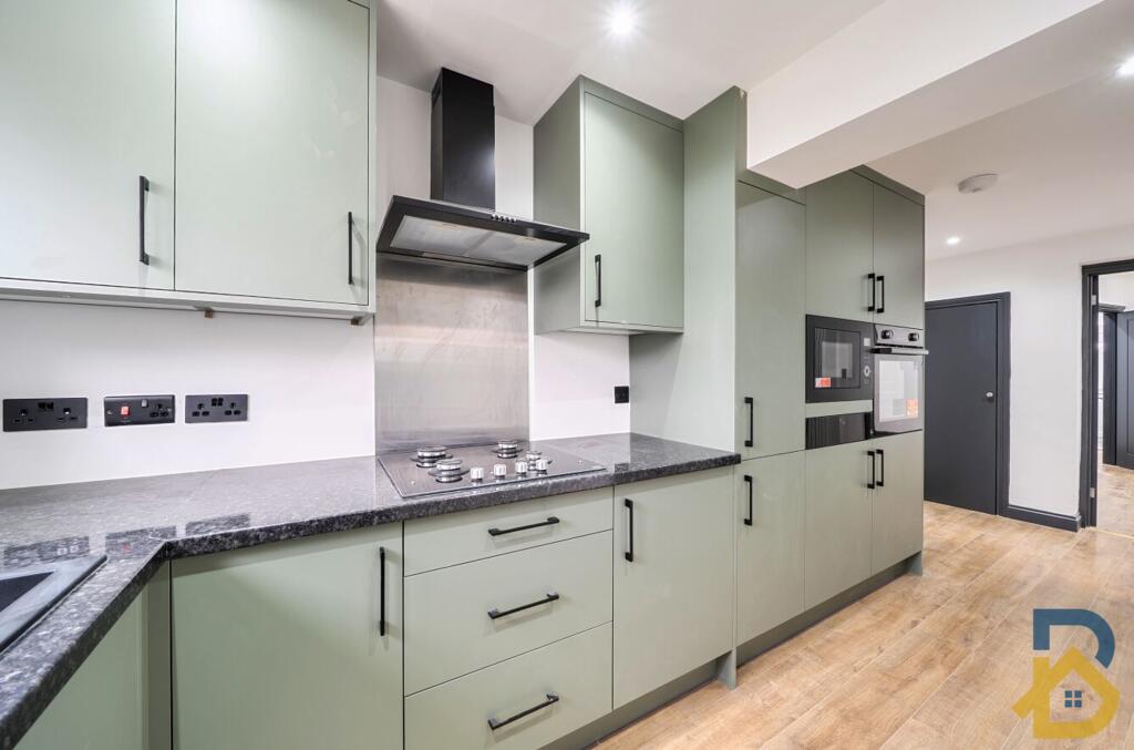 Main image of property: Park Lane, Hornchurch, RM11