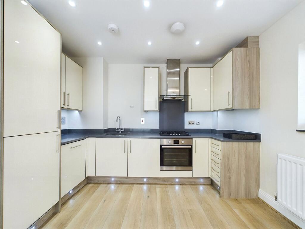 Main image of property: Bridge Avenue, Maidenhead, Berkshire, SL6