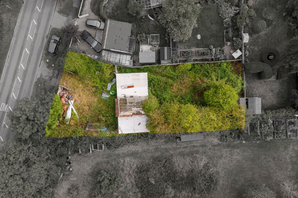 Main image of property: Land on the South-East side Marroway, Weston Turville, HP22 5