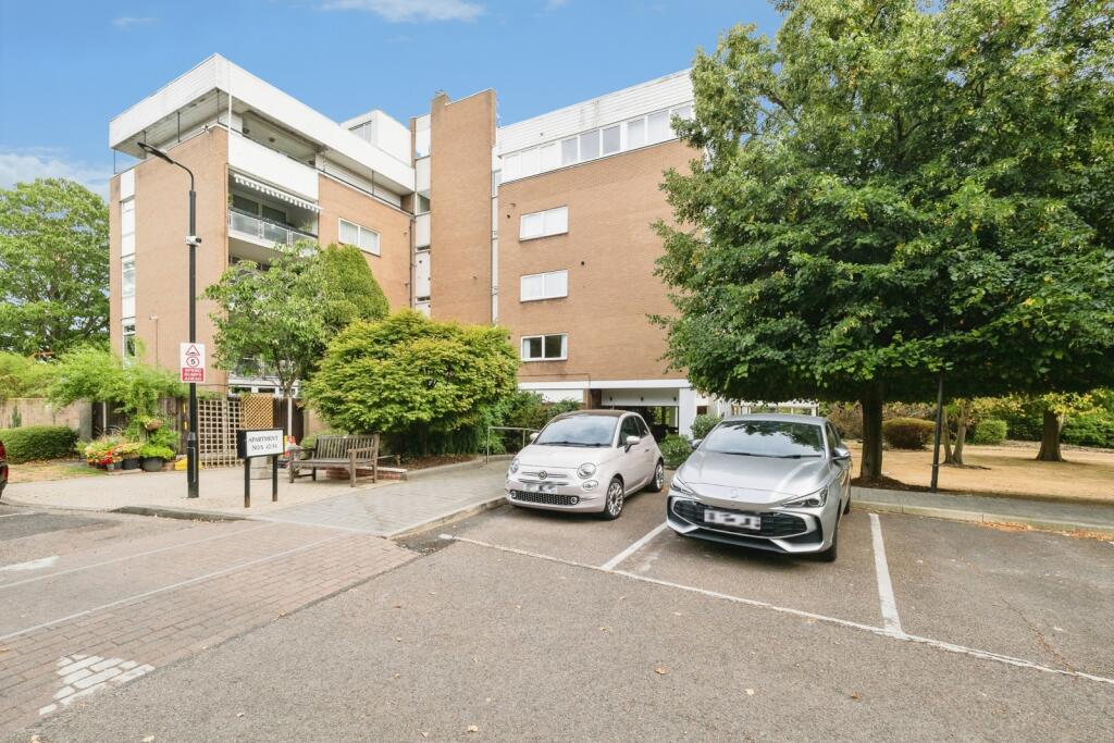 Main image of property: The Bowls, Chigwell, Essex, IG7