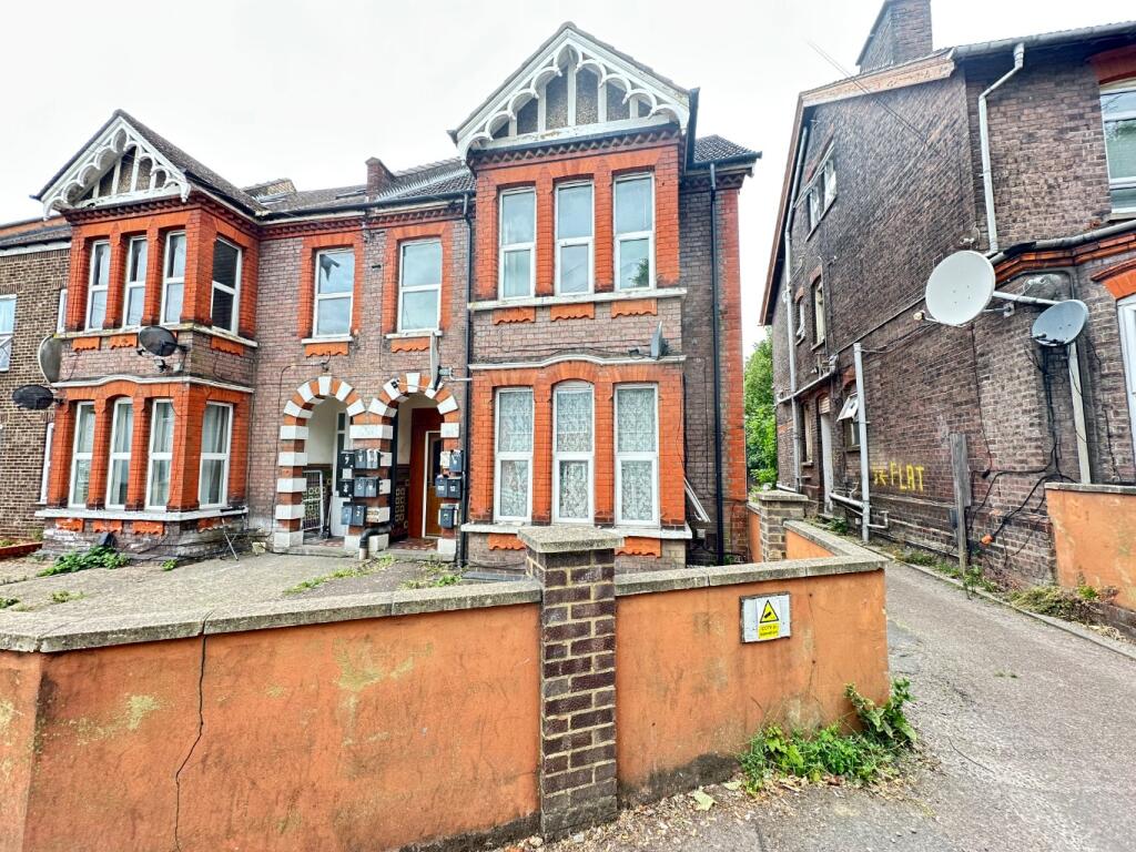 Main image of property: Biscot Road, Luton, Bedfordshire, LU3 1AH