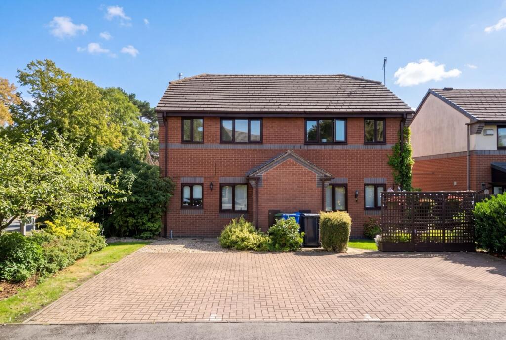 Main image of property: Paddock Lane, Stratford-Upon-Avon, CV37