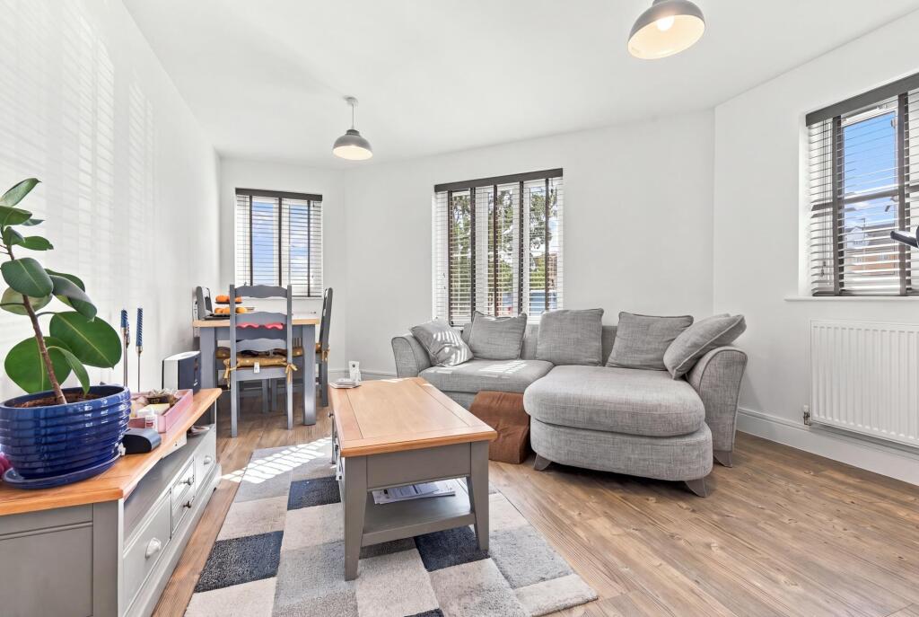 Main image of property: Hamlet House, Five Oaks Lane, Chigwell, IG7
