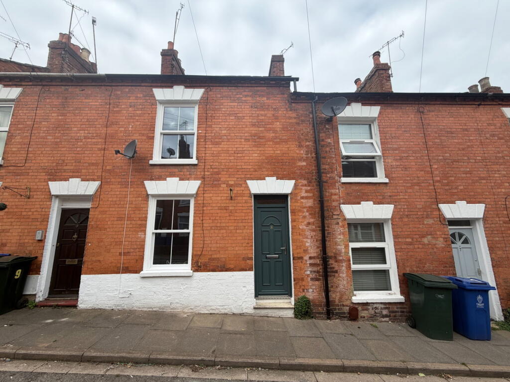 Main image of property: Marlborough Place, Banbury, OX16 5DA