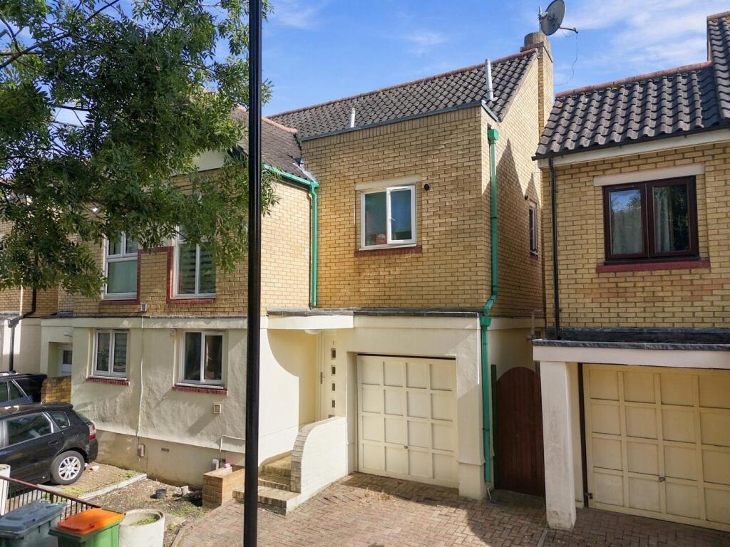 Main image of property: Redstart close, beckton