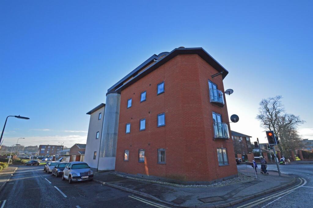 Main image of property: Brickfield Close, Ipswich