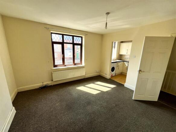 Flat 2.jpg