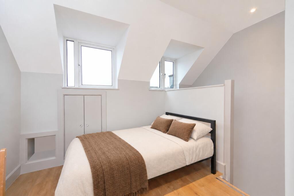 Main image of property: Norwood High Street, LONDON, SE27 9HN
