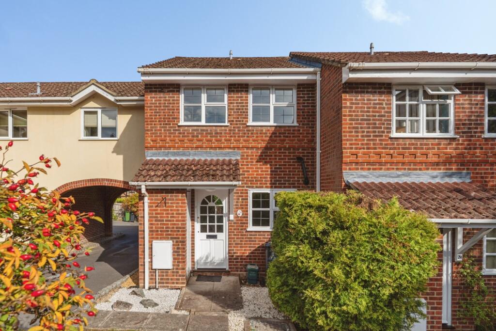 Main image of property: Barnett Lane, Lightwater, Surrey, GU18