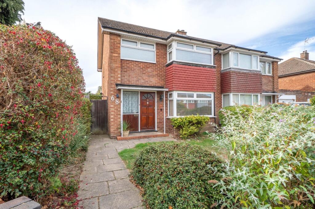 Main image of property: Lockington Crescent, Dunstable, Bedfordshire, LU5