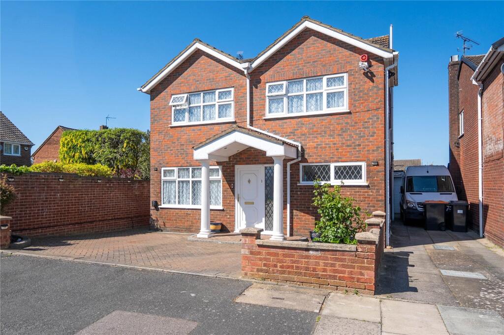 Main image of property: St Christophers Close, Dunstable, Bedfordshire, LU5