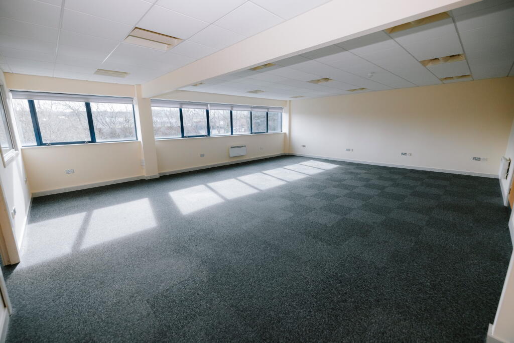1000 sqft office in Burnley