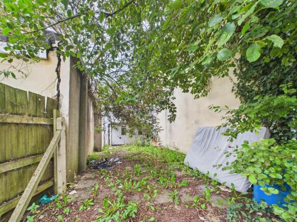 11 - Commercial Building for Auction, Kingswood, B
