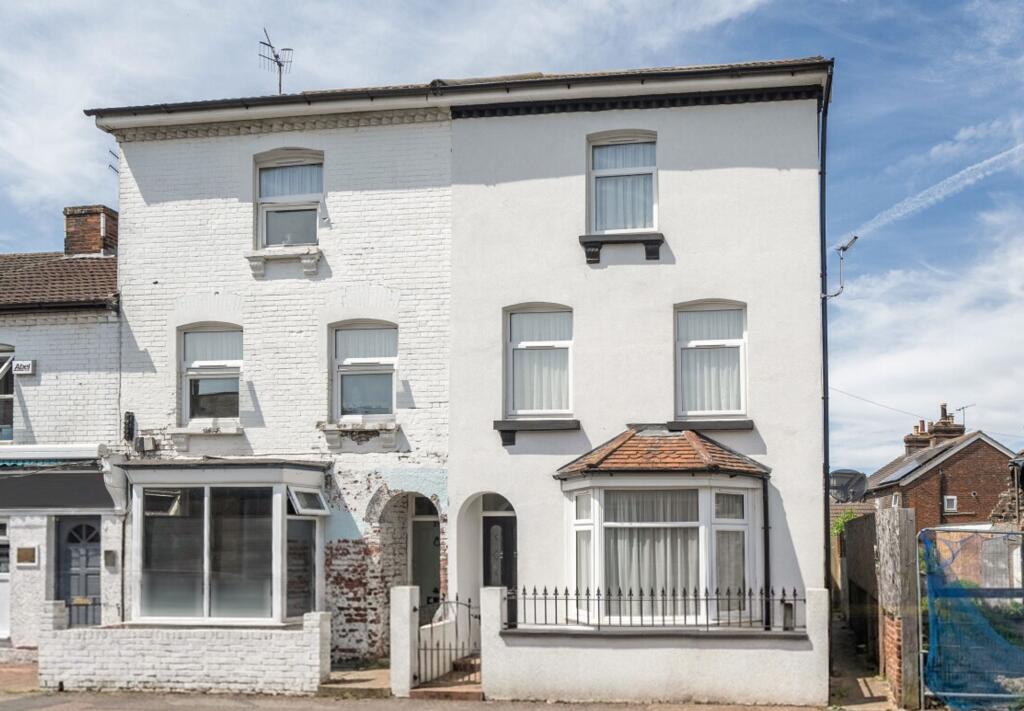 Main image of property: Barden Road, Tonbridge, TN9