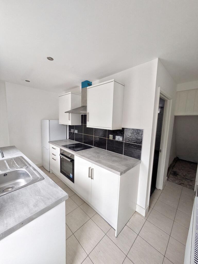 Main image of property: Cross Street, Abertillery, NP13