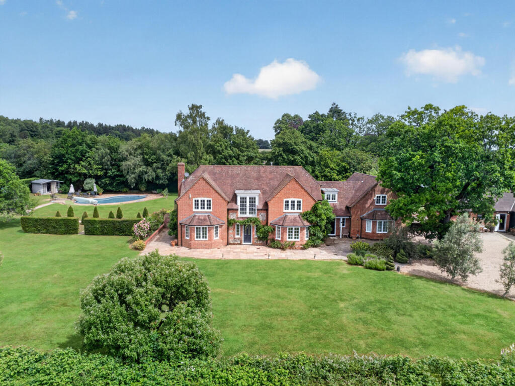 Main image of property: Southend, Henley-on-thames, RG9 6JP