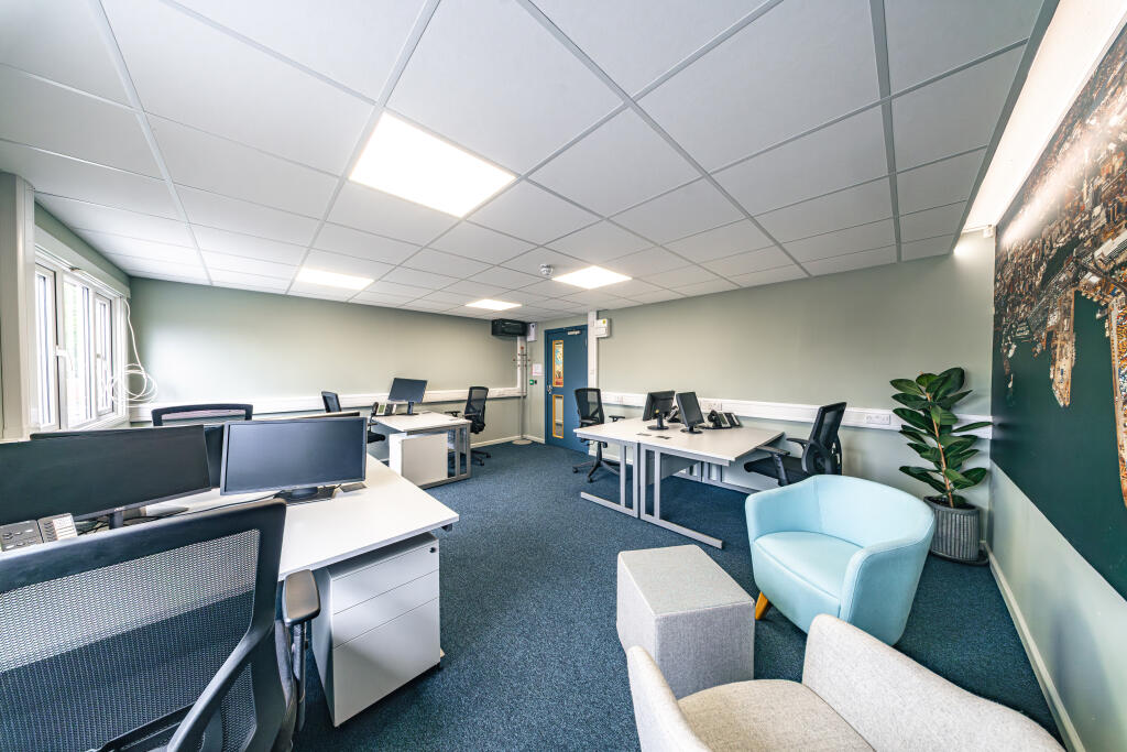 5 to 6 Desk Office Spaces