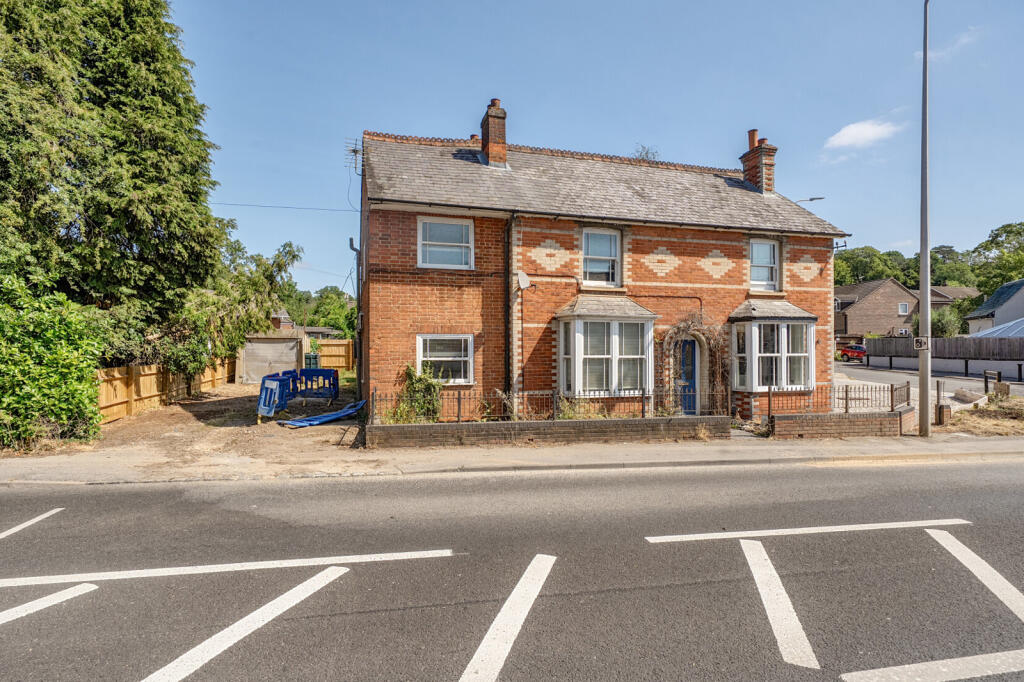 Main image of property: Bath Road, Woolhampton, Reading