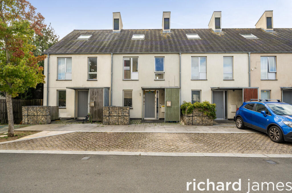 Main image of property: Howse Garden, Rodbourne, Swindon, SN2
