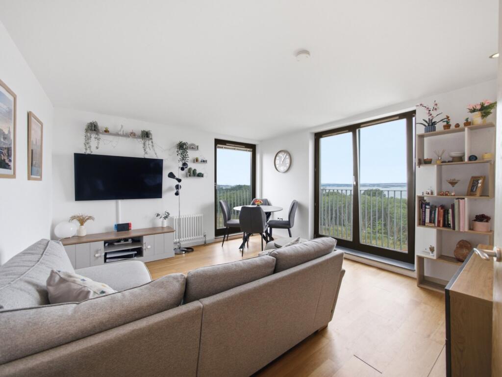 Main image of property: 28/6 Saltire Street, Granton, Edinburgh, EH5