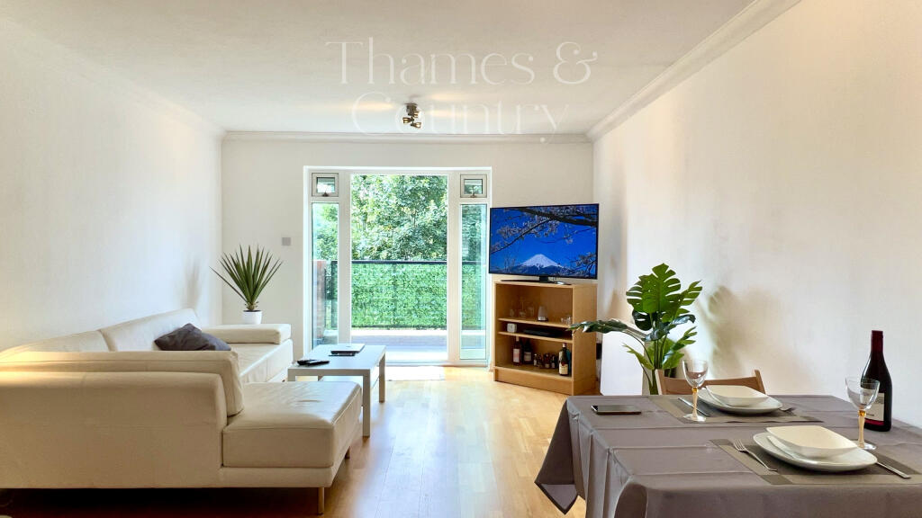 Main image of property: Queens Acre, High Wycombe -2BR 2nd /TOP FLOOR - LARGE LOFT - 2 PARKING - SHARE OF FREEHOLD