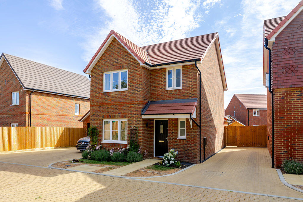 Main image of property: Fisher Close, Warlingham 