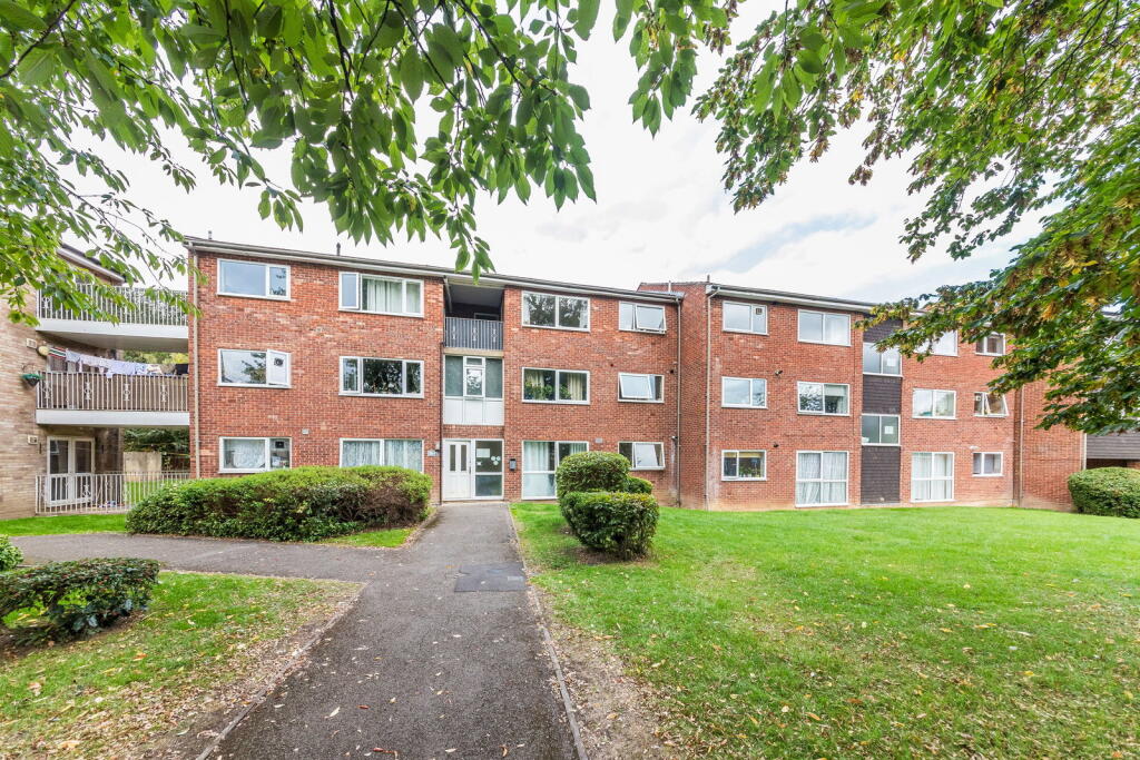 Main image of property: Greenhill Court, Windmill Close, Banbury, OX16 9DE