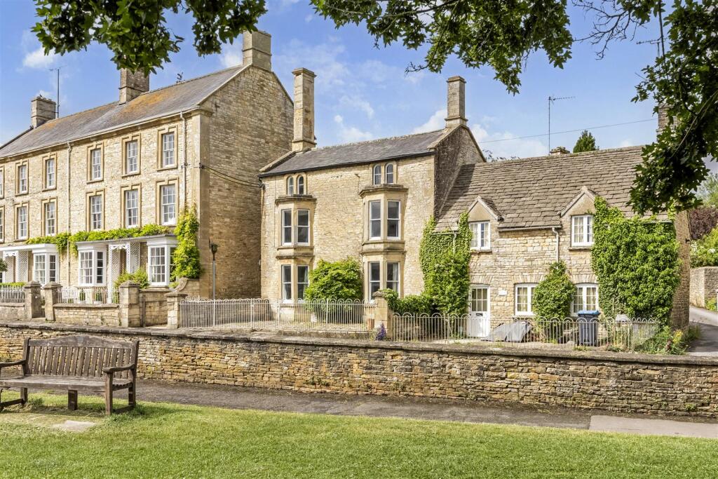 Main image of property: High Street, Shipton-Under-Wychwood