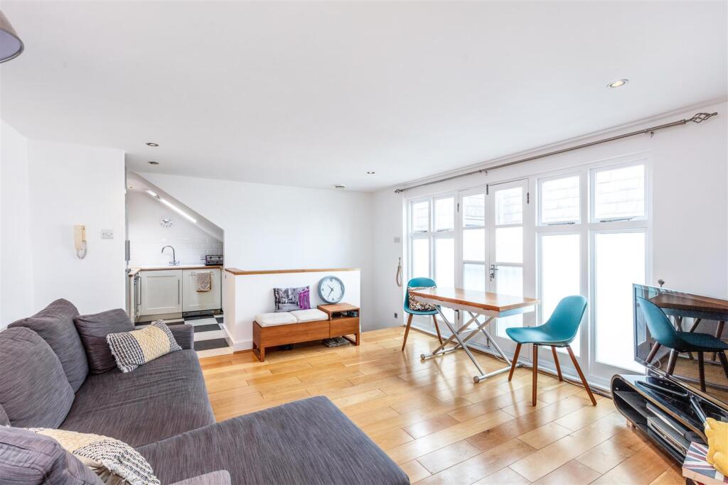 Main image of property: Upper Richmond Road West, East Sheen, SW14