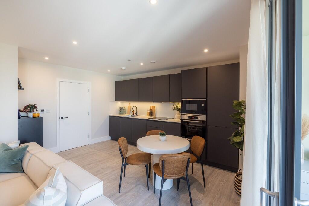 Main image of property: 6-44 Station Road, Croydon, CR0 2YT