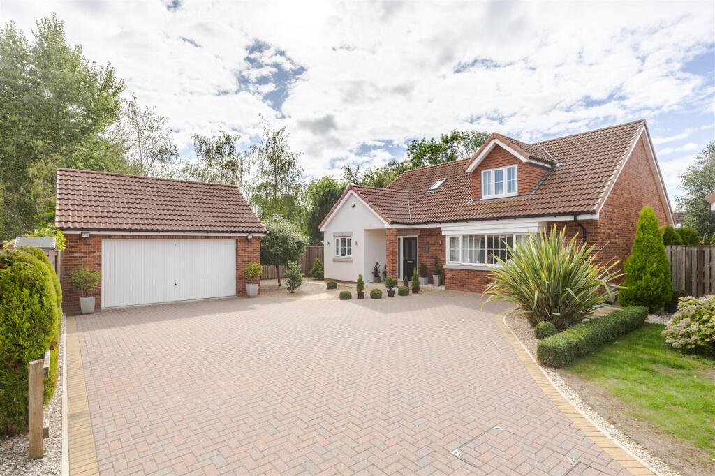 Main image of property: Christophers Meadow, West Butterwick