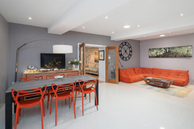 Versatile & Spacious Entertaining Space