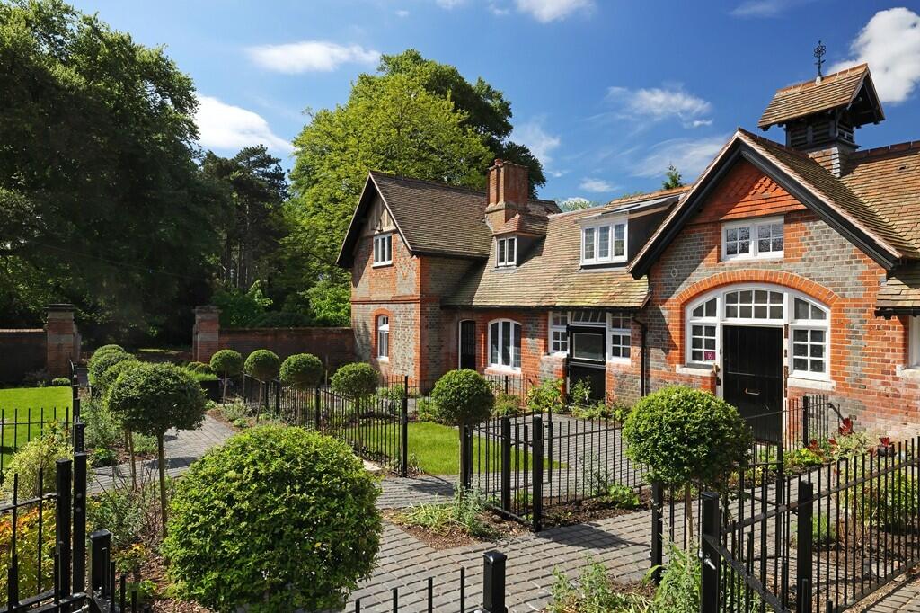 Main image of property: Joyce Grove,
Nettlebed,
RG95DF